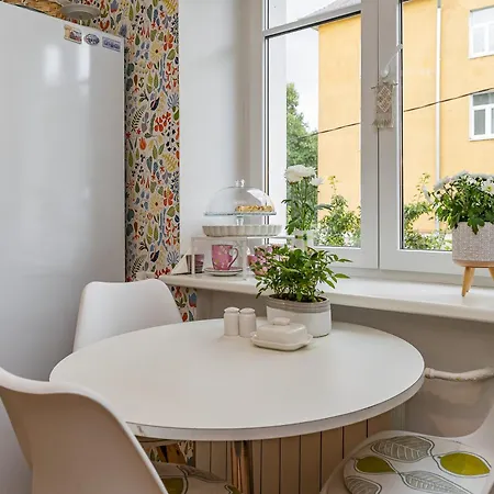 Steps From A Le Coq And Old Town Apartman *