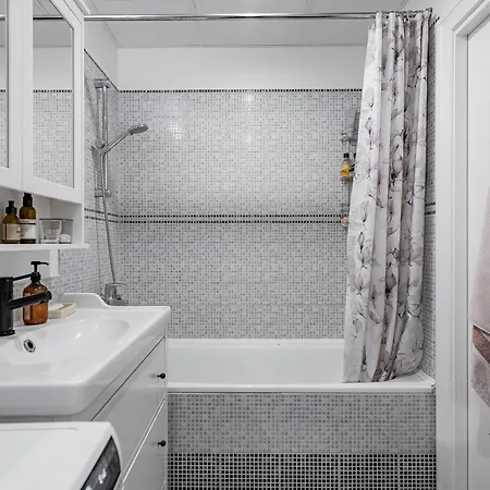 Apartman Steps From A Le Coq And Old Town *