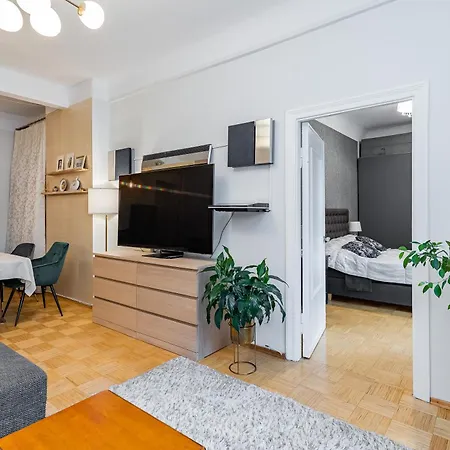 Apartment Steps From A Le Coq And Old Town *