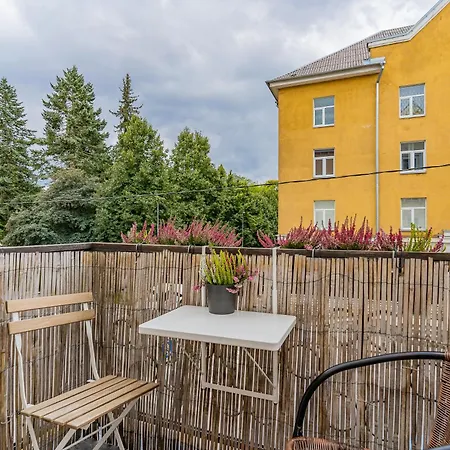 Apartment Steps From A Le Coq And Old Town *